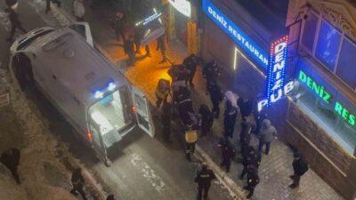 Elazığ’da bir eğlence mekanında henüz bilinmeyen bir nedenle çıkan bıçaklı