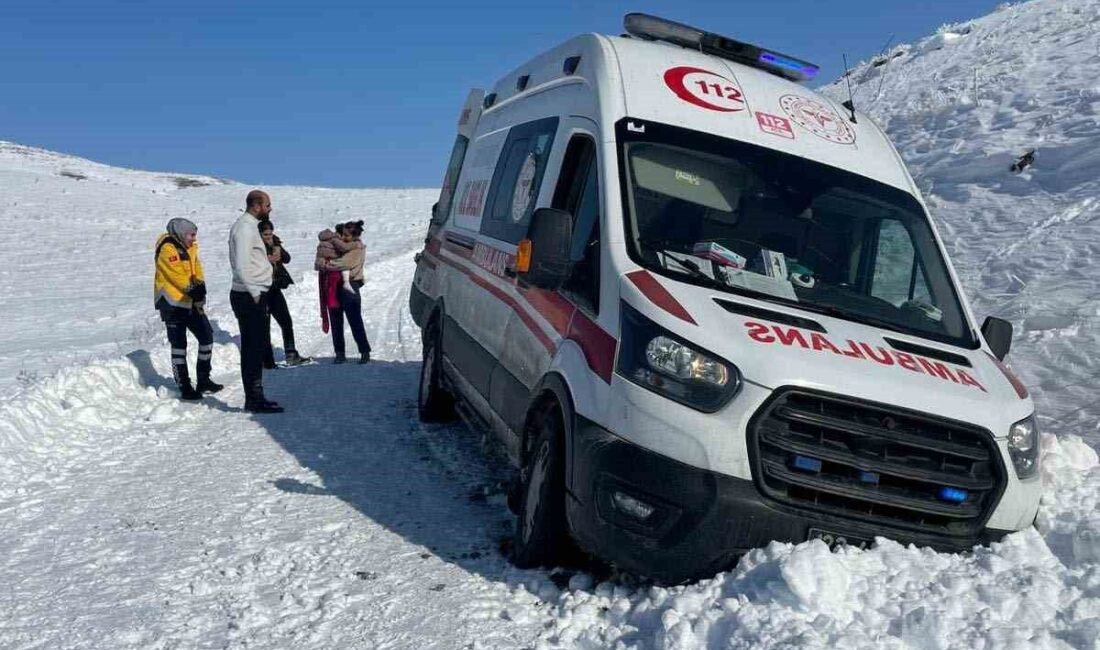 Elazığ’da rahatsızlanan 3,5 yaşındaki bir çocuğun ve kara saplanan ambulansın