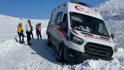 Elazığ’da rahatsızlanan 3,5 yaşındaki bir çocuğun ve kara saplanan ambulansın