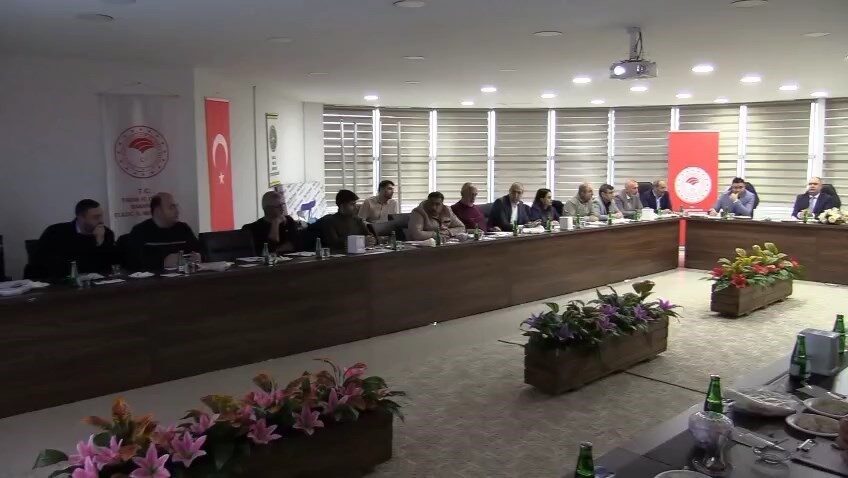 Elazığ’da düzenlenen toplantıda, hayvansal üretimin planlanması, hayvancılık desteklerinin etkinleştirilmesi başta