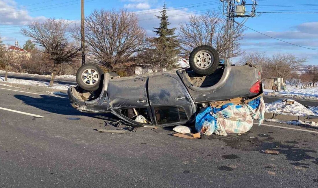 Elazığ’da sürücüsünün direksiyon hakimiyetini kaybettiği pikap takla attı. Kazada 3