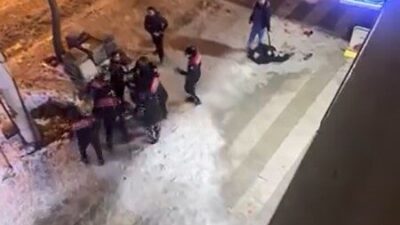 Elazığ’da iki grup arasında çıkan silahlı kavgada 2 kişi yaralandı.