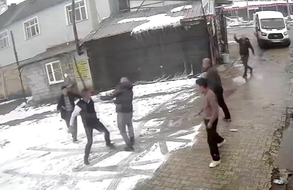 Elazığ’ın Karakoçan ilçesinde esnaf, yolcu otobüsü şoförleri ve muavinleri arasında