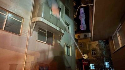 Mersin’in Bozyazı ilçesinde bir apartman dairesinde elektrikli sobadan çıkan yangın