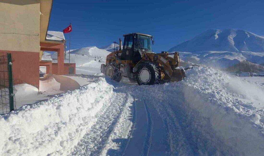 Ağrı’nın Eleşkirt ilçesinde yoğun kar yağışının ardından Hayrangöl köy yolunda