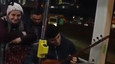 Eminönü-Arnavutköy seferini yapan İETT’ye ait bir otobüste yaşanan sürpriz anlar,