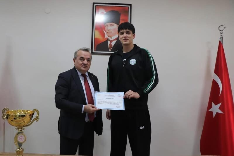 Bozüyük Mesleki Teknik ve Anadolu Lisesi 12. Sınıf öğrencisi Emirhan