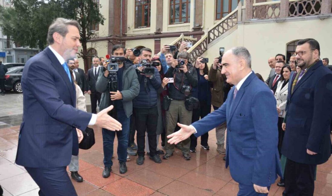 Enerji ve Tabii Kaynaklar Bakanı Alparslan Bayraktar, Manisa Valisi Vahdettin
