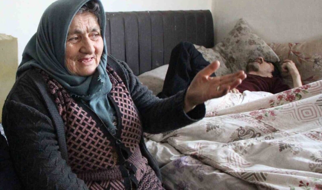 Amasya’da 62 yaşındaki fedakar anne, zihinsel engelli 3 oğluna yıllardır