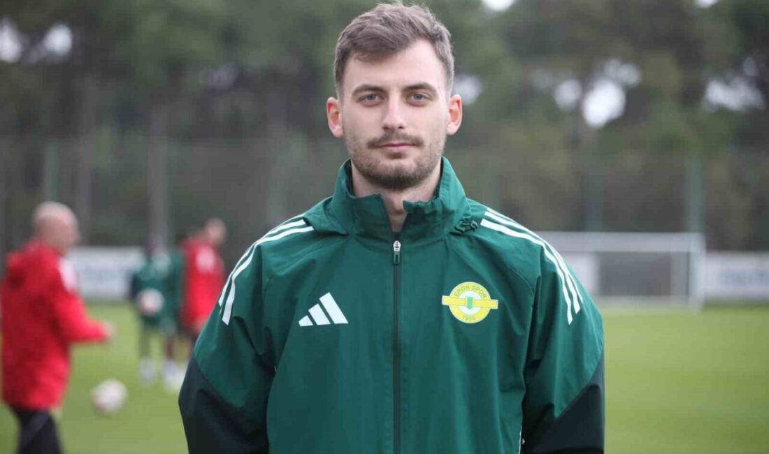 Esenler Eroksporlu futbolcu Eray Korkmaz, şampiyonluk için kurulmuş bir takım