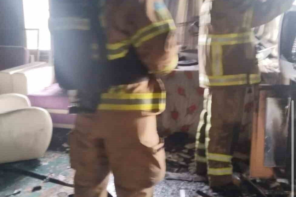 Balıkesir’in Erdek ilçesinde bir apartman dairesinde çıkan yangın, ekiplerin müdahalesiyle