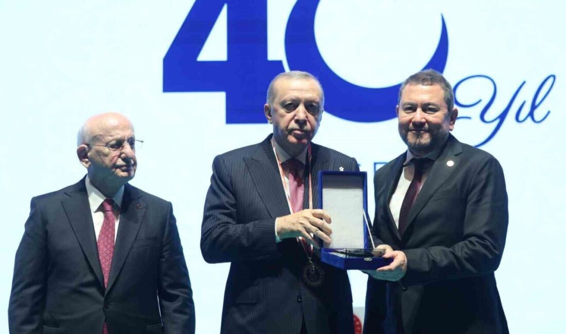 Birlik Vakfı’nın 40’ıncı kuruluş yıl dönümü töreninde, vakfa sunduğu katkılar