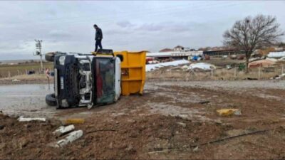 Konya’nın Ereğli ilçesinde kontrolden çıkan kamyonun devrilmesi sonucu 2 kişi