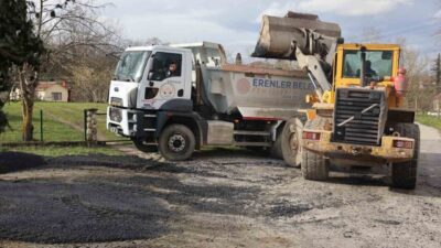 Erenler’de belediye ekipleri, ulaşım konforunu artırmak ve ilçe estetiğini güçlendirmek