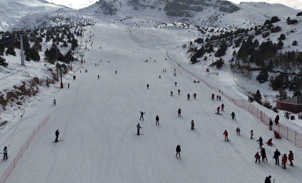 Türkiye’nin önemli kayak merkezlerinden birisi olan Erzincan’daki Ergan Kayak Merkezi,