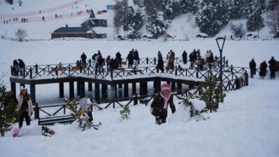 Erzincan’daki Ergan Kayak Merkezi, yarıyıl tatili dolayısıyla kayak severlerin ve