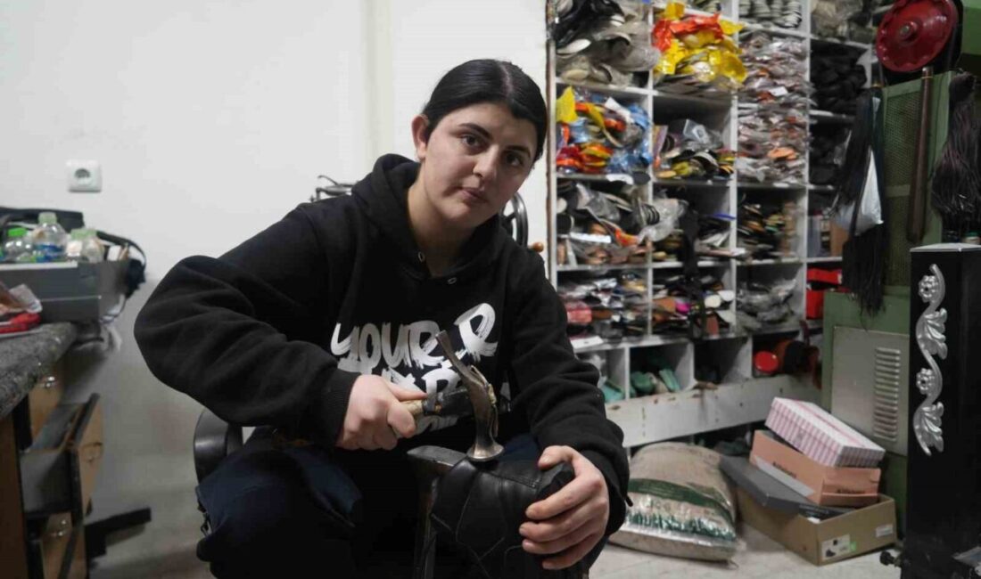 Ailesi ve çevresinin ’yapamaz’ sözlerine rağmen Niğde’nin tek kadın ayakkabı