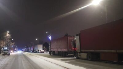 Erzincan’da etkili olan kar yağışı ve tipi, yaşamı olumsuz etkilemeye