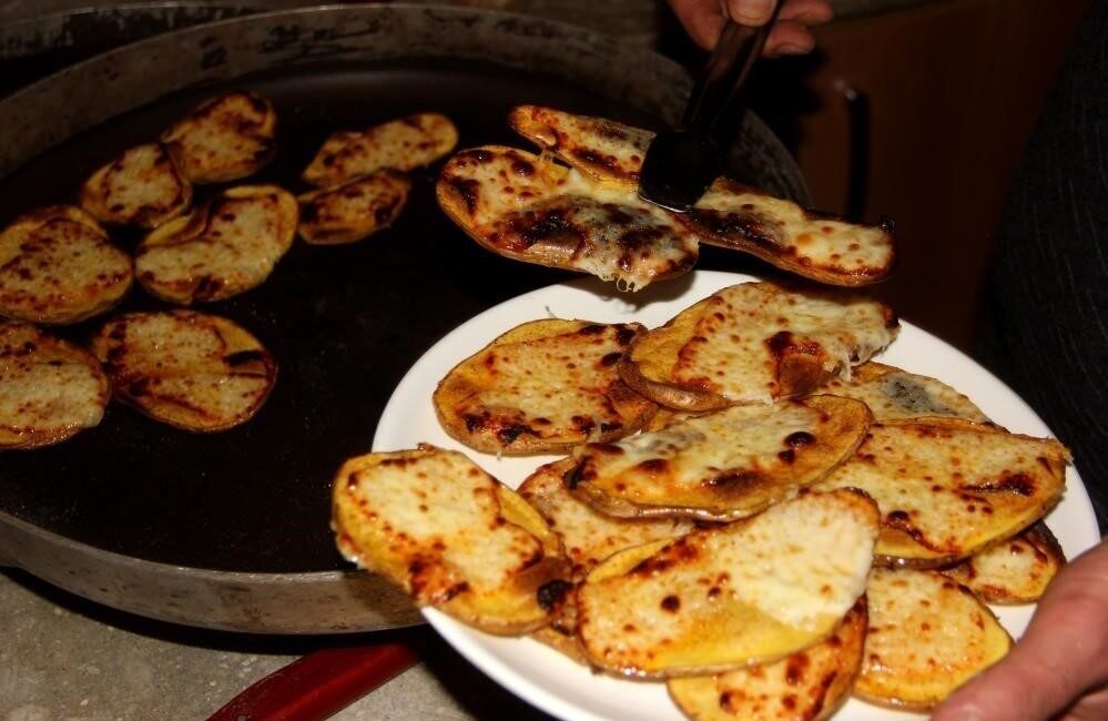 Teknolojinin gelişmesiyle soba kültürünün yok olmaya yüz tuttuğu Erzincan’da, çay