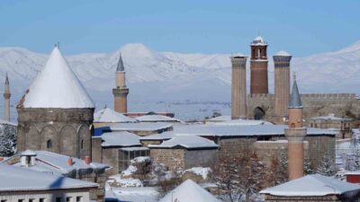 Erzurum Valiliği, yoğun kar yağışı ile birlikte soğuk hava, don
