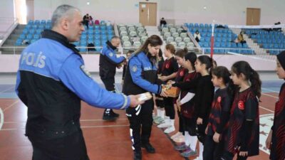 Erzurum Emniyet Müdürlüğü’ne bağlı ekipler, çocuklara yönelik aktivitelere sömestri tatilinde