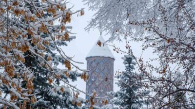 Meteoroloji uzmanların bölge genelinde havanın parçalı ve çok bulutlu geçeceğini