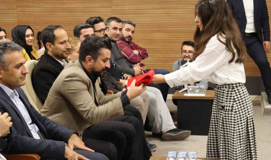 Şanlıurfa Büyükşehir Belediyesi Esentepe Gençlik Merkezi’nde eğitim alan öğrenciler, ara