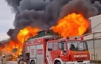 Esenyurt’ta bir zincir market deposunda yangın çıktı. Olay yerine çok