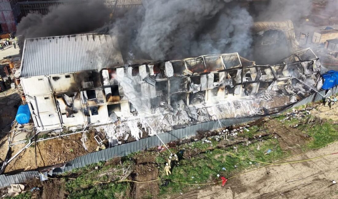 Esenyurt’ta bulunan bir inşaat alanında yer alan işçilerin kaldığı büyük