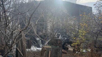 İstanbul Esenyurt’ta bir depoda çıkan yangın paniğe neden oldu. Metrelerce