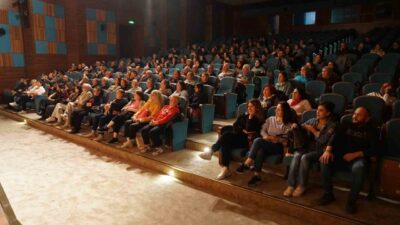 Esenyurt Belediye Tiyatrosu, 2025 sezonunu 3 yeni oyunla tamamladı. Bir