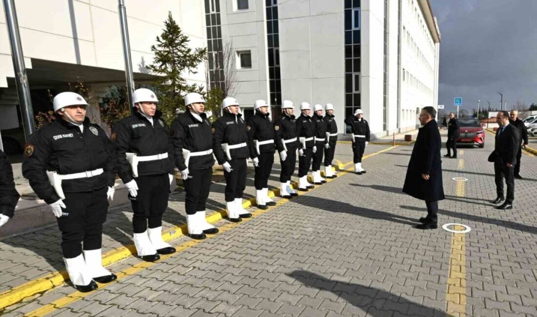 Eskişehir Valisi Hüseyin Aksoy, Eskişehir Emniyet Müdürlüğünü ziyaret ederek İl