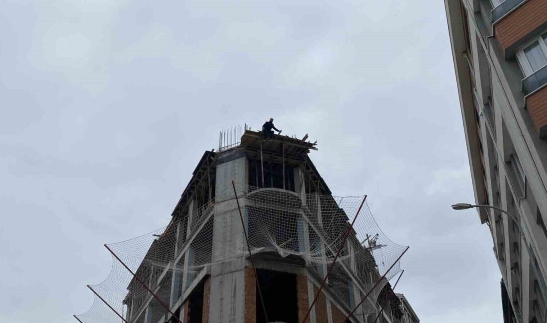 Eskişehir’de inşaatın 8’inci katından atlamaya çalışan adam, polis ekipleri tarafından