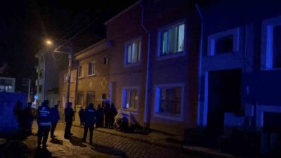 Eskişehir’de üçüncü kattaki dairenin penceresinden düşen şahıs ağır yaralandı. Olay,