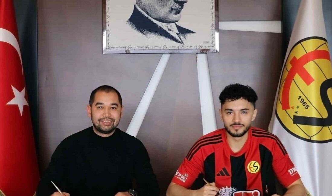 Siyah-kırmızılı kulüp, son olarak Almanya’nın 1.FC Kaiserslautern ekibinde forma giyen