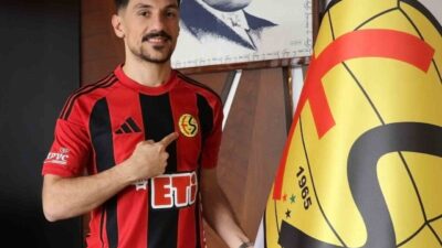 Eskişehirspor, transfer çalışmaları kapsamında 25 yaşındaki sol bek oyuncusu Recep
