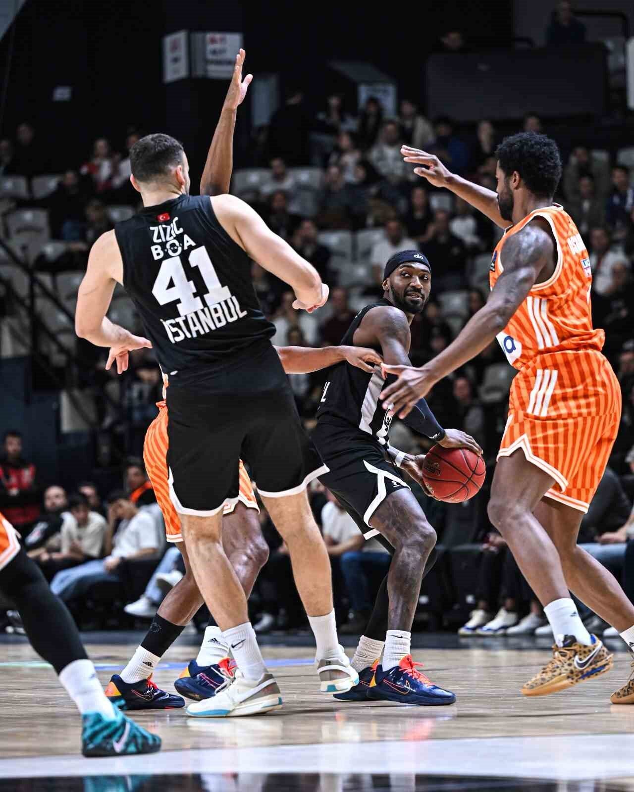 Eurocup B Grubu 13. maçında Beşiktaş, evinde karşılaştığı Alman ekibi