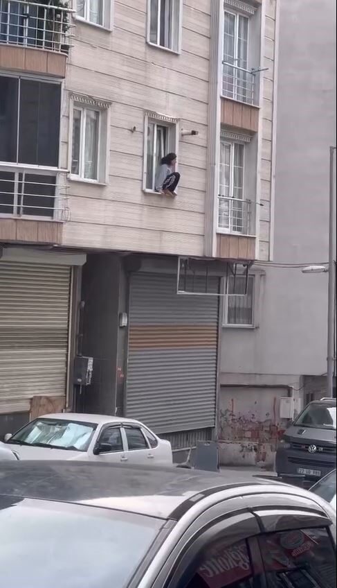 İstanbul Esenyurt’ta kocasının önce darp ettiği, ardından da eve kitlediği