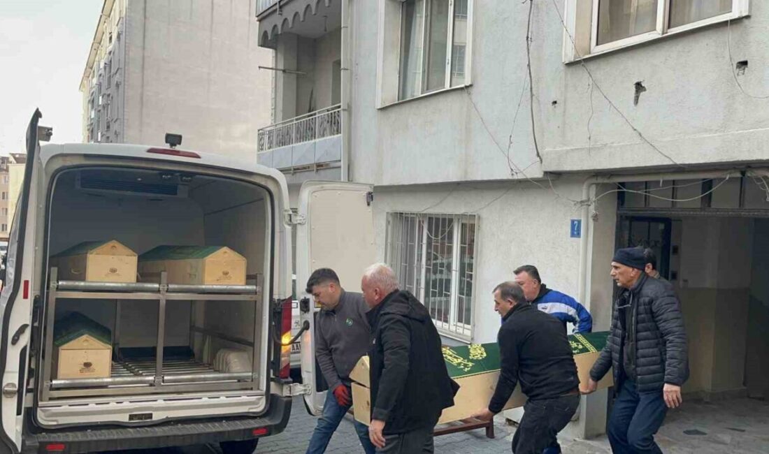 Tekirdağ’ın Çorlu ilçesinde yaşlı bir kadın, evinin odasına istiflediği eski