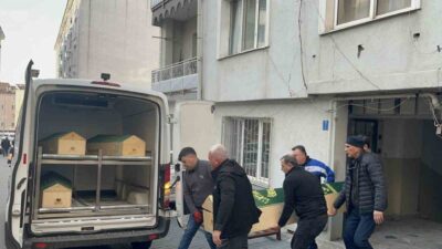 Tekirdağ’ın Çorlu ilçesinde yaşlı bir kadın, evinin odasına istiflediği eski