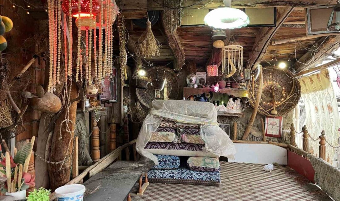 Konya’da 30 yılı aşkın süredir çeşitli eşyaları toplayan vatandaş, evinin