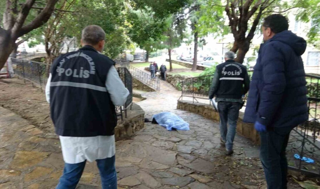 Antalya’da yaşlı adam, evine yakın noktadaki parkta ölü bulundu. Olay,