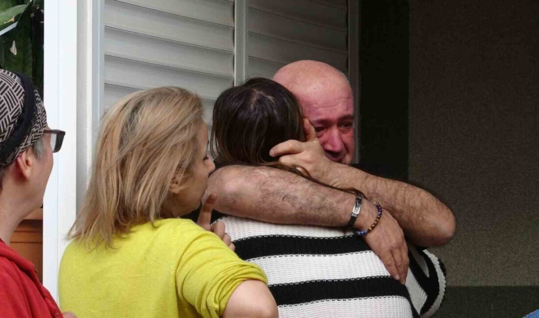 Antalya’da bir dairenin ardiye olarak kullanılan bölümünde çıkan yangın ev