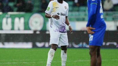 Eyüpspor, 33 yaşındaki Senegalli futbolcu Mame Thiam ile yolların ayrıldığını