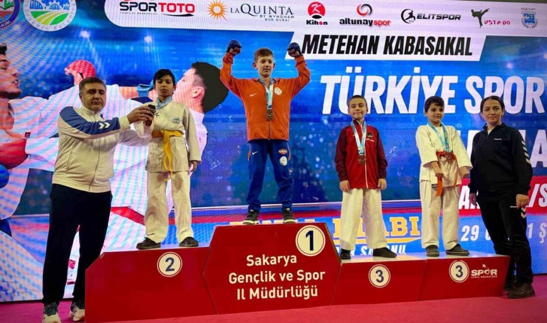 Şanlıurfa’da Eyyübiyeli miniklerin salon sporlarında elde ettikleri başarılara bir yenisi