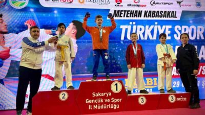 Şanlıurfa’da Eyyübiyeli miniklerin salon sporlarında elde ettikleri başarılara bir yenisi