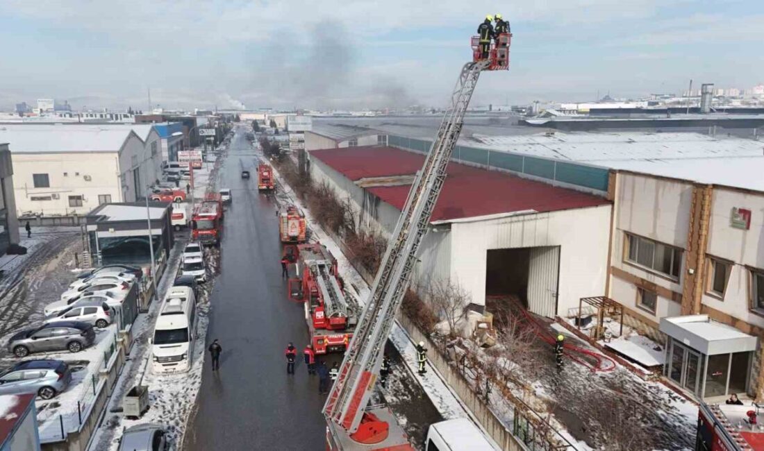 Kayseri Organize Sanayi’nde bir mobilya fabrikasında çıkan yangın yaklaşık yarın