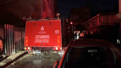 İstanbul Fatih’te 5 katlı binanın giriş katında çıkan yangında 6