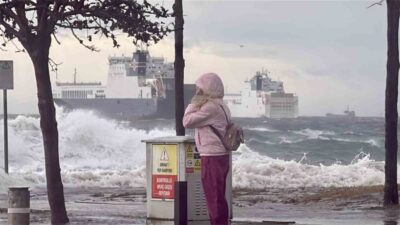 Fatih Yenikapı’da etkili olan lodos nedeniyle adeta denizle kara birleşti.