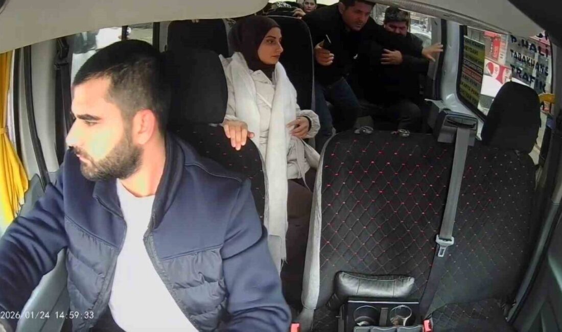 Sakarya’nın Erenler ilçesinde dolmuş şoförü, seyir halindeyken rahatsızlanan yolcuyu güzergahını